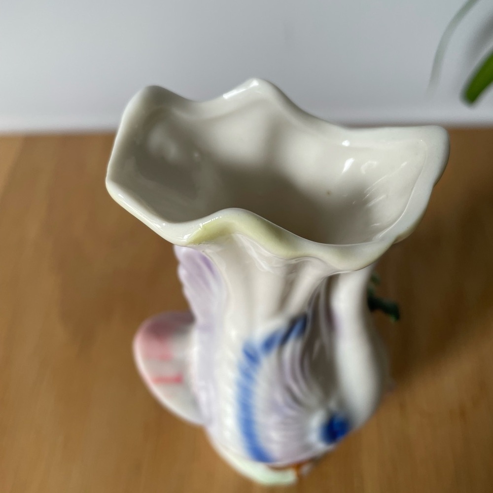 Mid-century Porcelain Swan Bud Vase with Pastel Accents - Picture 8 of 14
